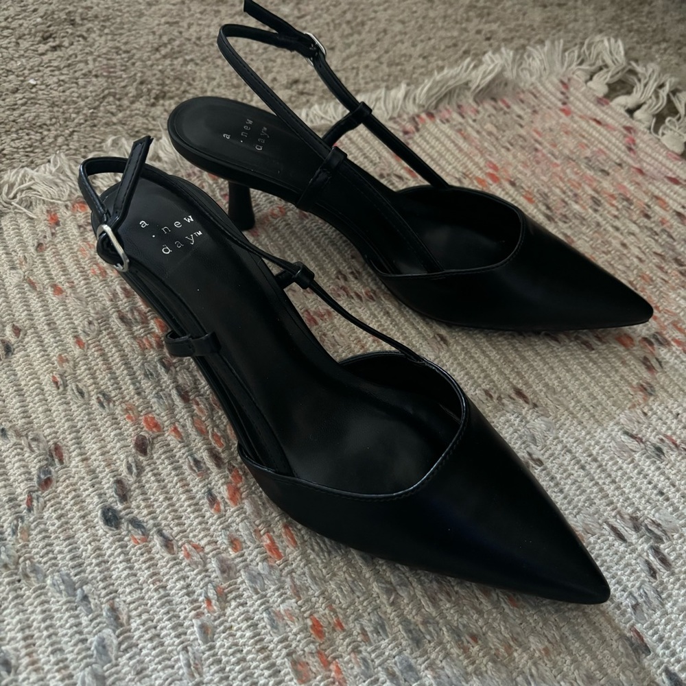 NWOB Black Kitten Heels